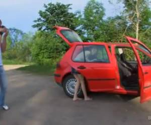 un shoot photo nue sur un parking
