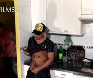 segretamente whiteh strappare come suo coinquilino dritto a masturbarsi è