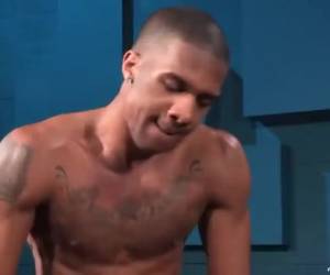 forte musculoso negro ter sexo gay apaixonado