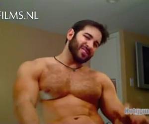 Gespierde cam man die weet dat hij sexy is