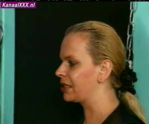 człowiek fucks człowieka, podczas gdy jego żona zegarki