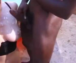 Si el negro gana la partida, se la va a follar