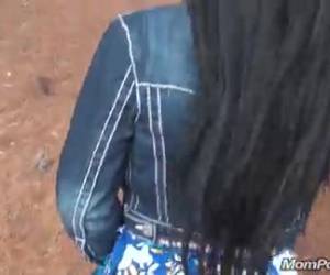 Se baja las bragas y me enseña el coño