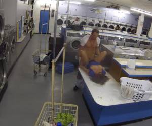 Pareja amateur grabados follando duro en la lavandería - Amateur