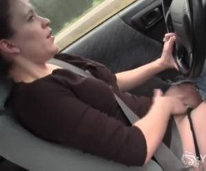 Mientras conduce se va masturbando - Masturbaciones