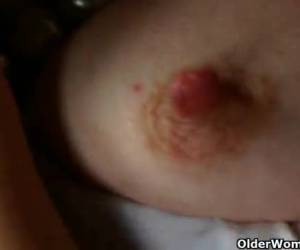 Ponerse los panties la puso muy cachonda - Masturbaciones