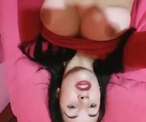 Delicinha tocando uma siririca bem gostosa