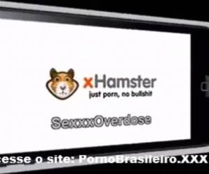 Novinha se masturbando e mostrando a xoxota gozando