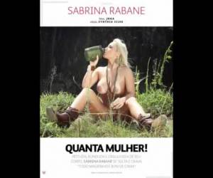 Loira gostosa dos peitos grandes com marquinhas de biquíni provocando