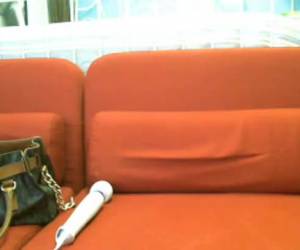 Asiática gostosa e seu vibrador se divertindo na webcam