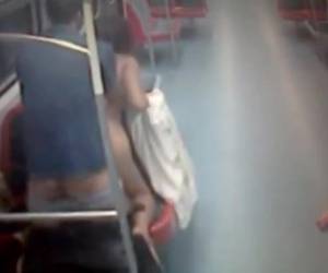 Casal fez sexo amador no trem e foi flagrado por câmeras