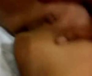 Novinha caseira mostrando o seu cuzinho sedento por rola