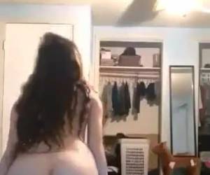 Ninfeta deliciosa fazendo um mini strip