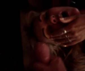 Vídeo amador do corno filmando sua mulher dando