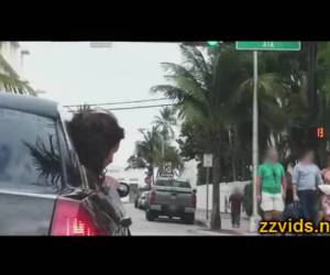 Sexo no carro com duas gostosas