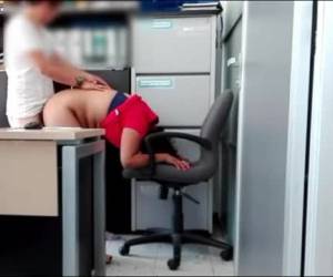 Coroa casada trepando com o chefe