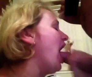 Dando uma mamada na pica do amante