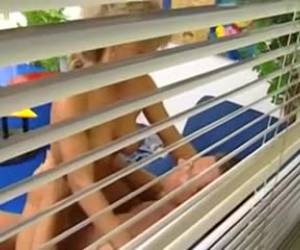 Coroa de peitinhos gostosos fodendo no sofÃ¡