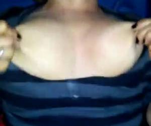 Esporrando dentro da buceta da coroa