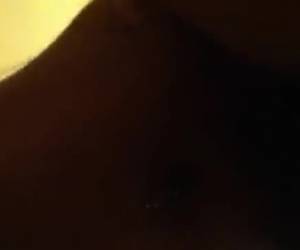 Gordinha safada dando a bucetinha gostosa