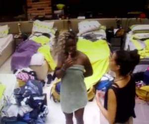 Adelia do big brother brasil 16 mostrando as tetas