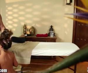 Magrinha devassa fazendo chupeta