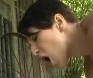 Reife Milf mit kurzen haaren will mit ihrem Nachbarn ficken