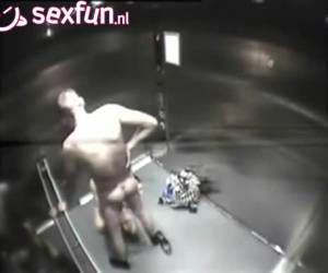 vědí, že jsou film ale oblékají ven tak jako tak a pak berou tvrdýho ptáka vykouřit a ji má mezi šuká. výtah se otevře a oni si caught.horny pár chycen při sexu ve výtahu