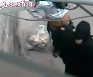 Boerka hoer na betaling van achter geneukt