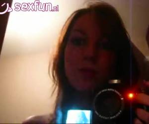 krásné tělo, tento nadržený dospívající dívka. ona ví příliš a ona dělá sexy video ze sebe v mirror.sexy video nadržený dospívající dívky.
