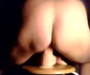 mrkl na velké přísavky robertka, tento nadržený tlusté ženy orgasm.winking na velké dildo dostane orgasmus