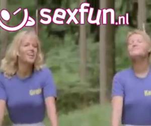 fodido duas garotas com tesão enquanto andava