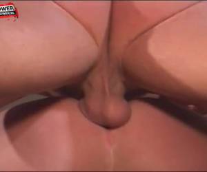 hart und tief in ihre muschi und shitter gefickt