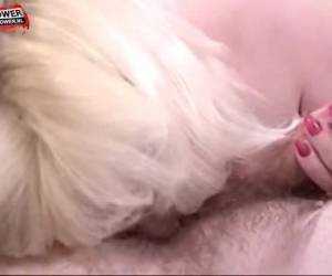 su afeitado coño grasa su mierda y deje la mamada hasta que él venga,