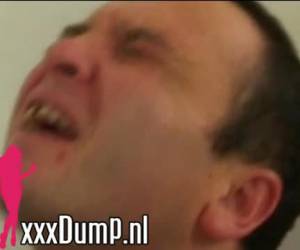 signora grassa è in faccia spruzzata