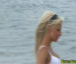 geile goldene duschen am strand