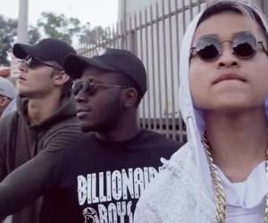 Humor, mannen doen alles voor een lekkere chick met een sexy kont