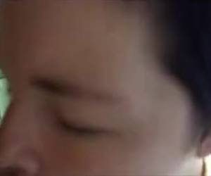 Hij boft met zijn vrouw die hem vol overgave pijpt