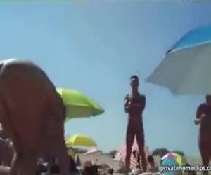 Grabar un domingo en la playa nudista