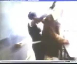 Chicas acosando al profesor