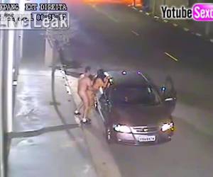 Pillados follando en mitad de la calle