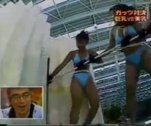 Chinas jugando a hacer el chorra