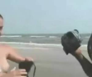 Tia buena en la playa